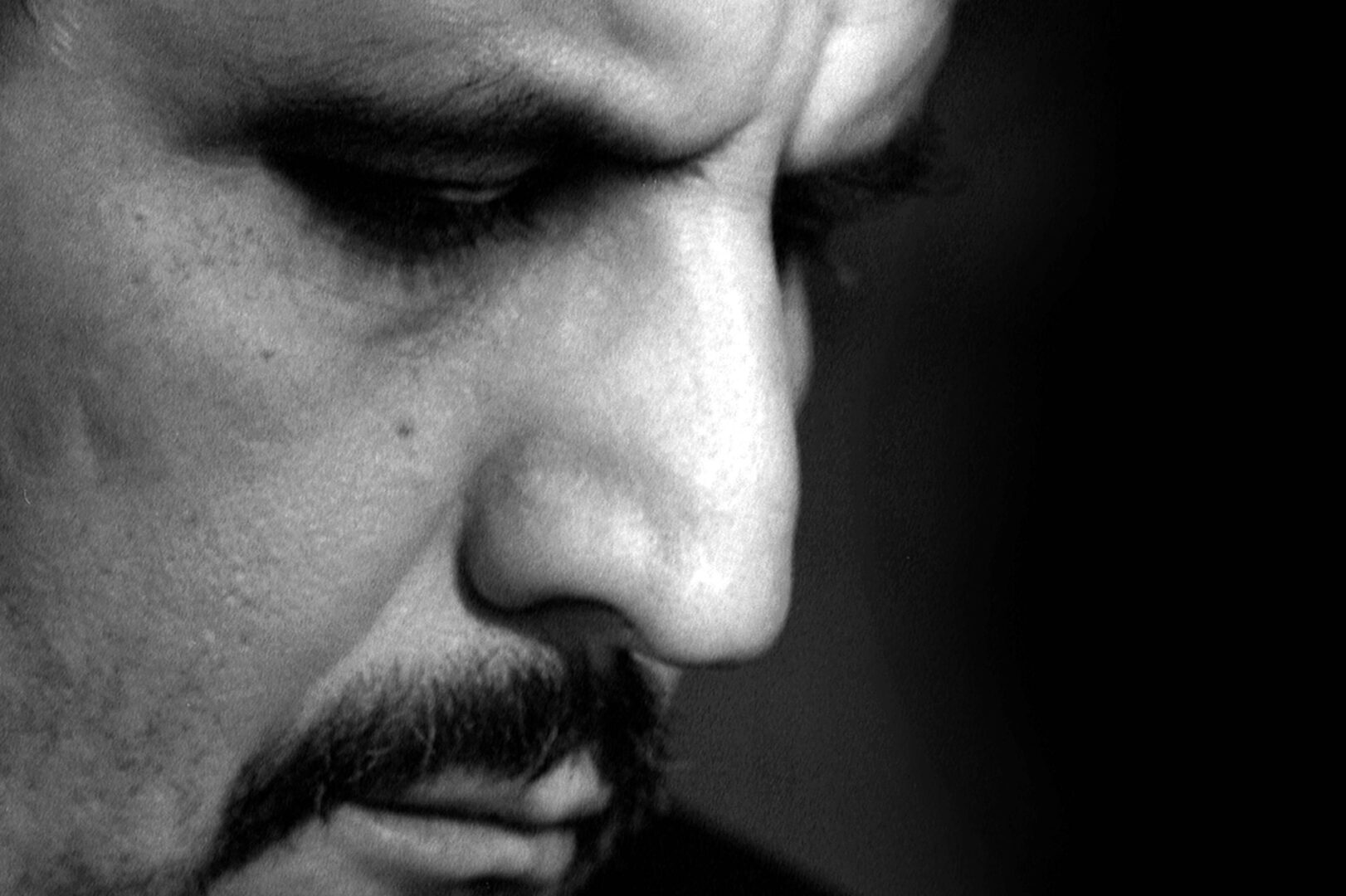 Scopri di più sull'articolo Pino Daniele in mostra a Napoli: un tributo al cantautore partenopeo